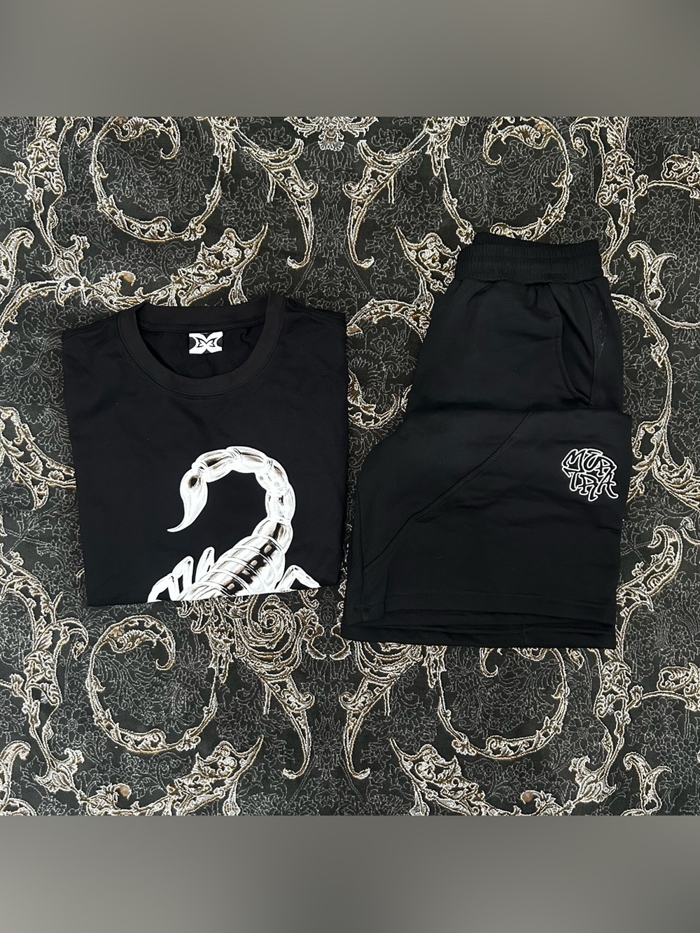 Mertra Black&white scorpion graphic Tee & spilt panel Shorts Set